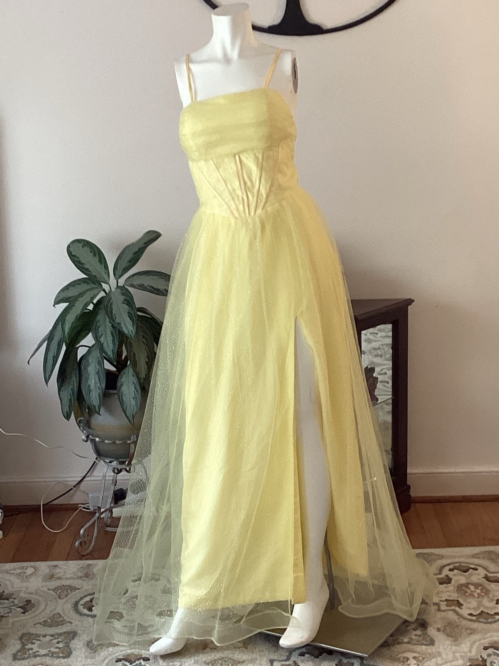 Evening Gown Yellow Spaghetti-Strap Tulle